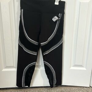 NWT Capri Atheltic Leggings w/ pockets